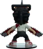 A back view of a vinyl figure of a character with a chainsaw for a head, holding two chainsaws in its hands. Produktbild-Vorschau