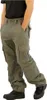 A person wearing olive-colored cargo pants. Anteprima dell’immagine prodotto
