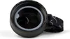 Close-up view of the inside of a black bottle cap with a white rubber seal and a black strap with white lettering. Produktbild-Vorschau