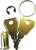 A set of keys, a lock cylinder, a circlip, and a keyring are arranged on a white background. Anteprima dell’immagine prodotto