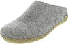 A single grey felt slipper with a tan sole is shown against a white background. Produktbild-Vorschau
