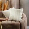 HOMLA Poszewka MARIL ze sztucznym futerkiem ecru 45x45 cm Podgląd zdjęcia produktu 2