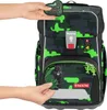 Hands are shown attaching decorative patches to a camouflage-patterned school backpack. Produktbild-Vorschau
