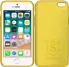 A yellow iPhone case is shown next to an iPhone displaying its home screen. Produktbild-Vorschau