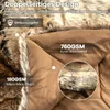 Close-up view of a folded blanket showing its texture and details, with text overlays highlighting features. Náhled obrázku produktu