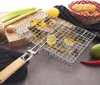 Univerzální grilovací koš z chromovaného kovu s dřevěnou Náhled obrázku produktu 2