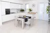 A modern, bright kitchen with a dining table and chairs. Anteprima dell’immagine prodotto