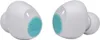 A pair of white JBL wireless earbuds with turquoise accents. Voir les images du produit