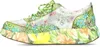 A side view of a single women's sneaker with a floral pattern. Produktbild-Vorschau