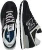 A top-down view of a pair of black New Balance sneakers. Voir les images du produit