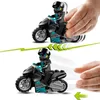 Two images showing a LEGO motorcycle with a rider, demonstrating how to push it. Produktbild-Vorschau
