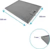 A metal grease filter for a range hood, shown from a diagonal angle with dimensions indicated. Voir les images du produit