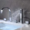 A modern bathroom faucet with a waterfall spout and a handheld showerhead is shown in operation, filling a bathtub. Voir les images du produit