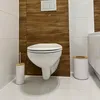 A clean, modern bathroom with a wall-mounted toilet and accessories. Voir les images du produit