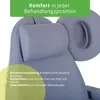 Close-up of a light blue massage table with a headrest and text overlays describing its features. Produktbild-Vorschau