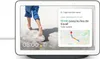 A Google Nest Hub displaying a commute route and time. Produktbild-Vorschau