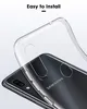A clear phone case is shown being placed onto a Samsung Galaxy A20e smartphone. Produktbild-Vorschau