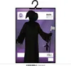 A child wearing a black Grim Reaper costume with a hood, holding a scythe, displayed on a hanger in its packaging. Anteprima dell’immagine prodotto