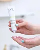 A person's hands are holding a tube of SVR Sebiaclear cream and dispensing some onto their palm. Náhľad obrázku produktu