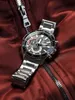 A close-up shot of a men's watch on a red fabric background with a zipper. Voir les images du produit