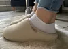 Lammfell Hausschuh Modell FEFI mit Filzoberfläche und Produktbild-Vorschau 10