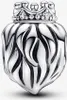 A close-up studio shot of a silver charm shaped like a lion's head with a crown. Produktbild-Vorschau