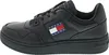 A black Tommy Hilfiger sneaker is shown from the side against a white background. Anteprima dell’immagine prodotto