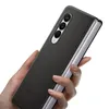 A hand holding a black Samsung Galaxy Z Fold3 phone case. Náhled obrázku produktu