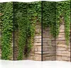 A room divider with a stone wall pattern covered in ivy. Náhľad obrázku produktu