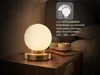 Kleine Tischlampe Messing mit Glas Kugel Weiß, LED per Produktbild-Vorschau 3