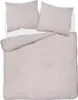 A top-down view of a pink striped duvet cover and two pillowcases laid out on a white surface. Anteprima dell’immagine prodotto