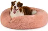 A dog lying in a round, fluffy dog bed. Anteprima dell’immagine prodotto
