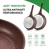 A close-up of a speckled brown frying pan with two pans shown from the bottom, along with several icons indicating compatibility with different heat sources. Voir les images du produit