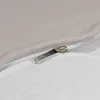 A close-up view of a zipper on bedding, showing the texture of the fabric. Produktbild-Vorschau