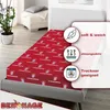 A fitted sheet with a repeating FC Bayern München logo pattern is shown on a bed. Anteprima dell’immagine prodotto