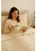 Bettdecke - Winter - 200x200 cm - Warm - Creme - aus Produktbild-Vorschau 2
