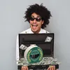 Motorsport-Helm Spardose in Racing Green mit Siegerkranz Produktbild-Vorschau 5