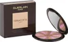 A box of Guerlain Terracotta Light bronzing powder and the open compact with a mirror. Voir les images du produit