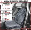 A car seat covered with a sheepskin seat cover, with text highlighting its features. Produktbild-Vorschau