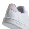 Close-up of the heel and sole of a white Adidas sneaker with a pink accent. Podgląd zdjęcia produktu