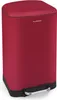 A red kitchen pedal bin with a silver pedal and black base. Voir les images du produit