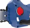 Close-up of a blue cordless chainsaw, focusing on the red power button and chain. Produktbild-Vorschau