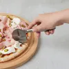Boska Pizzasnijder - Pizzaroller, hoogwaardig roestvrij Productafbeelding-voorbeeld 2