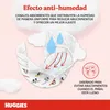 A diagram illustrating the features of a baby diaper, with text explaining its absorbency and fit. Náhľad obrázku produktu