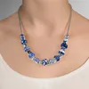 A person wearing a necklace with blue and silver beads. Produktbild-Vorschau