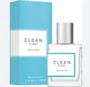A bottle of Clean Classic Cool Cotton Eau de Parfum and its packaging are displayed against a white background. Anteprima dell’immagine prodotto