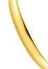 A close-up of a gold-colored bracelet on a white background. Anteprima dell’immagine prodotto