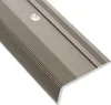 A close-up shot of a metal stair nosing profile. Anteprima dell’immagine prodotto