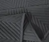 Tmavě šedý sametový přehoz na postel se vzorem ARROW VELVET Náhled obrázku produktu 3