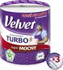 A roll of Velvet Turbo paper towels with a man demonstrating its strength. Voir les images du produit
